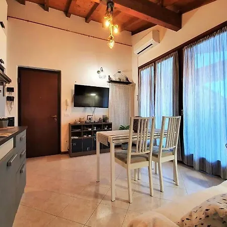 Il Torchio Rooftop With Wide Terrace Σιρμιόνε